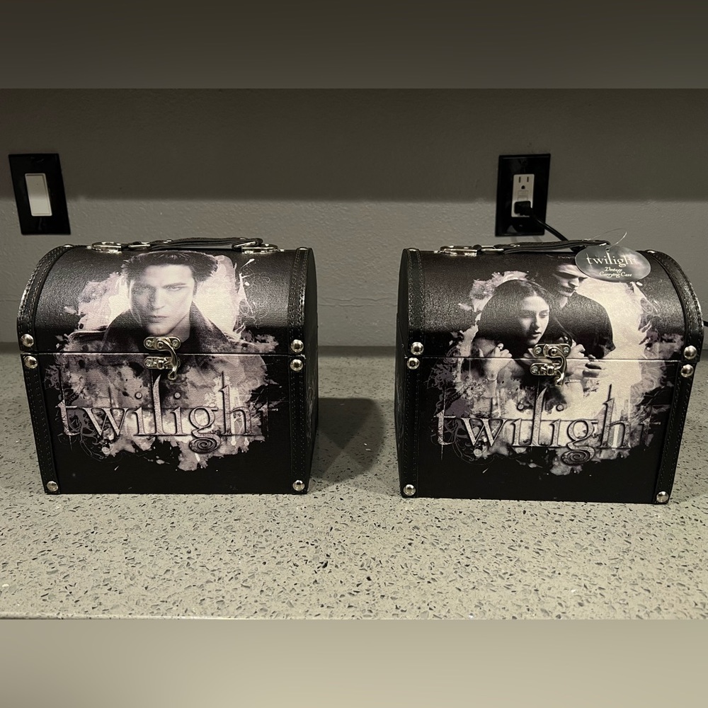 The Twilight Saga: Twilight Vintage Carrying Case Combo